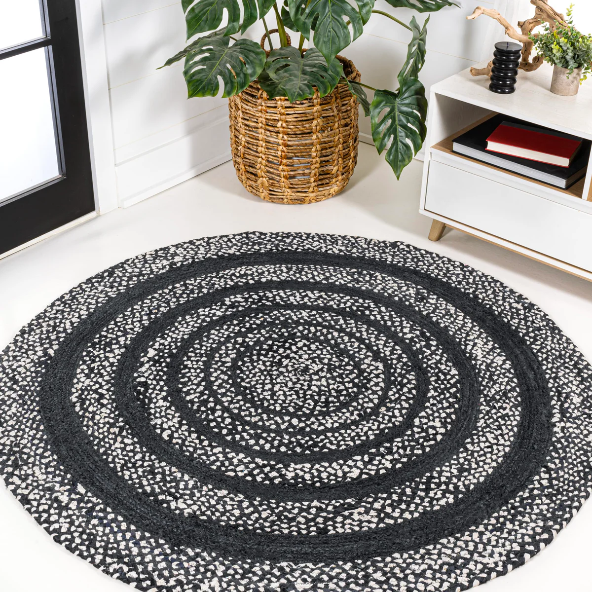 JONATHAN Y Round Braided Rug