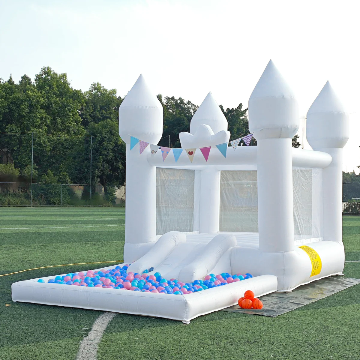 SnuggleBounce Bounce House