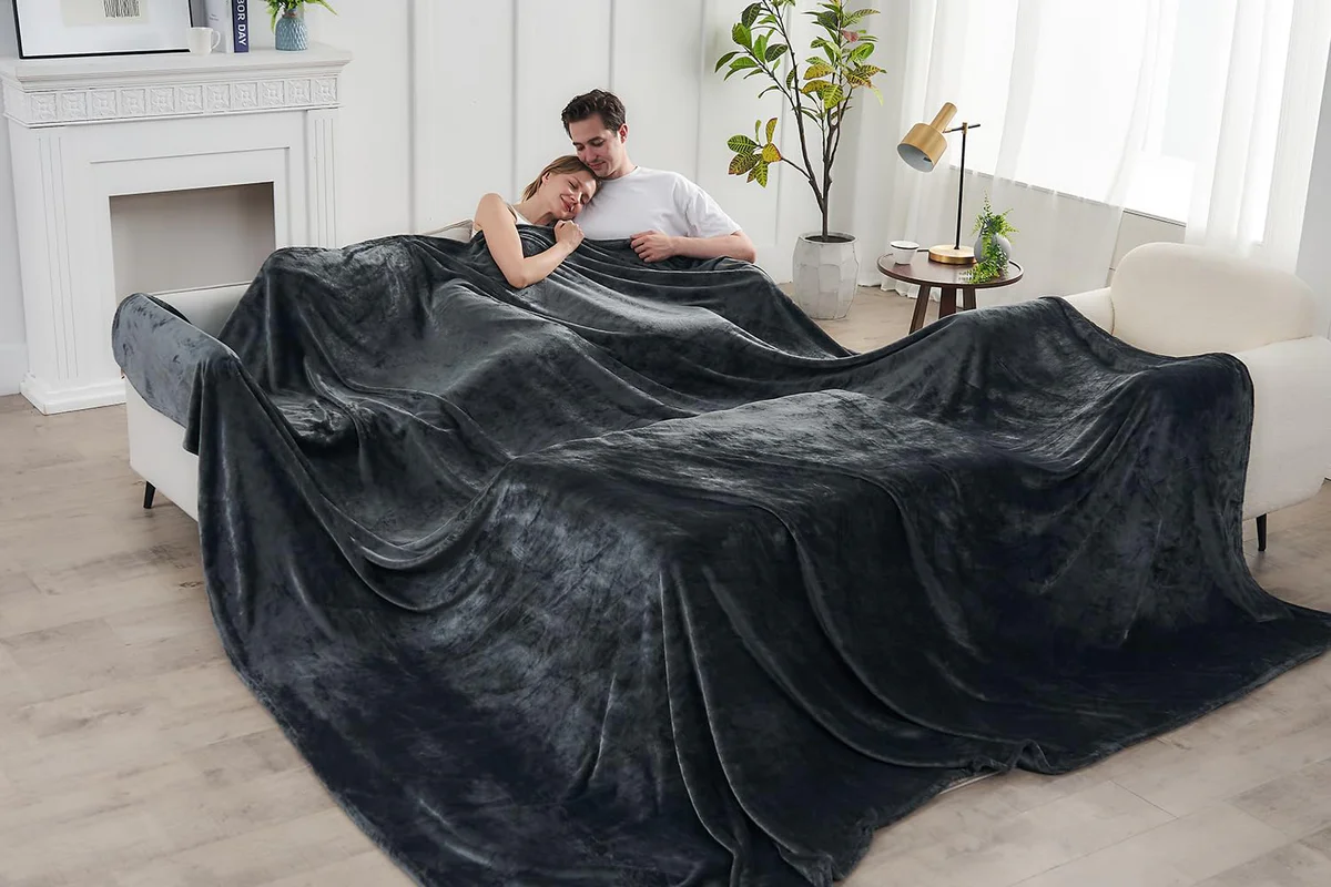 Commollis Fleece Blanket