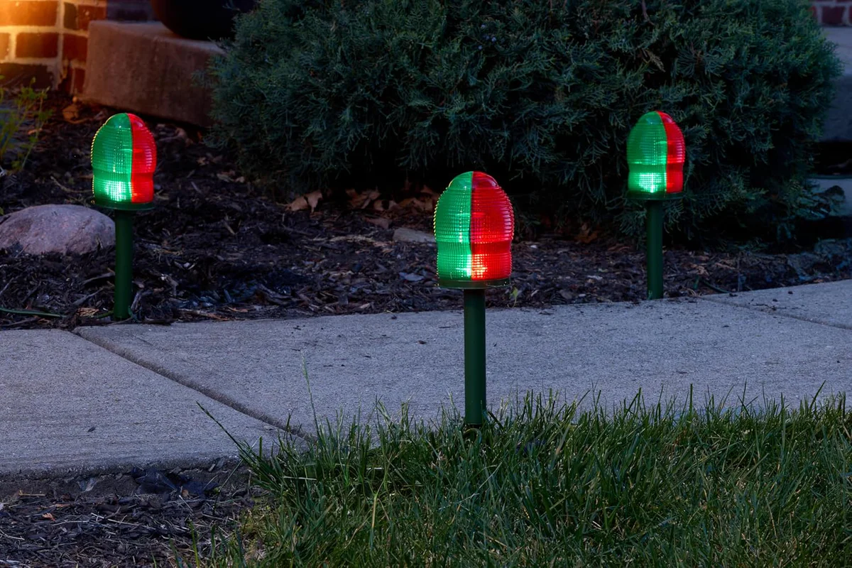 HoliScapes® Vintage Santa Landing Zone Pathway Lights