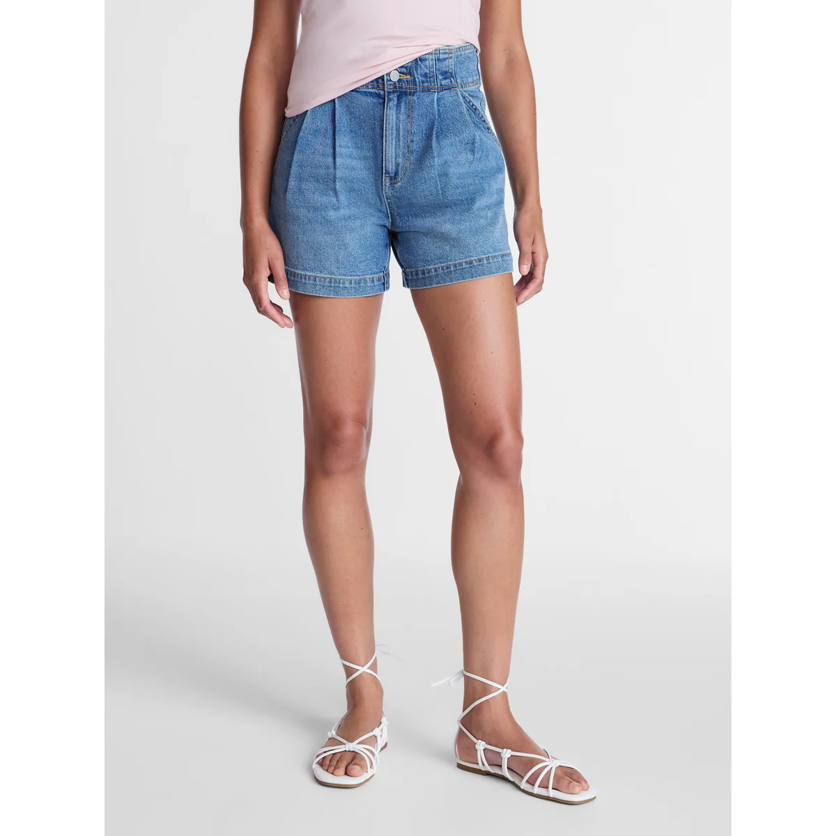 Time and Tru Women's High Rise Pleated Denim Shorts, 4.5" Inseam